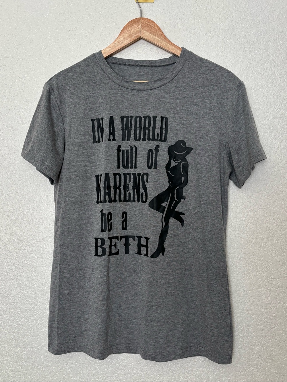 Yellowstone Beth Dutton Tee Be a Beth Graphic Tee Women's Large T Shirt